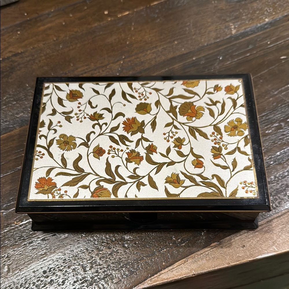 Vintage Japanese Otagiri Laquerware box with beautiful floral print